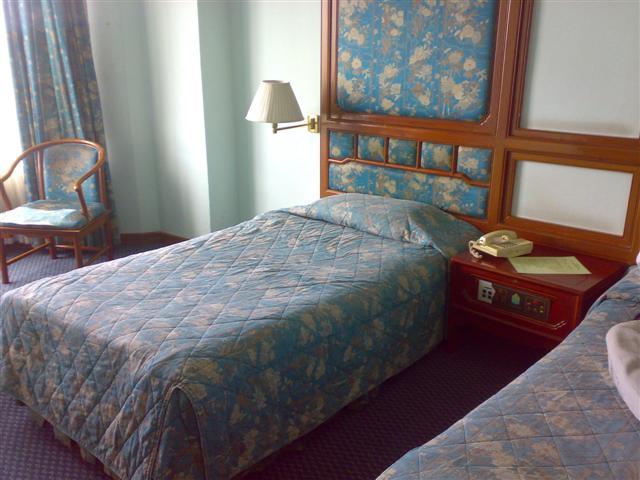 050120101380 (Small).jpg