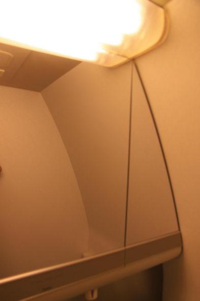 TG319_101.jpg